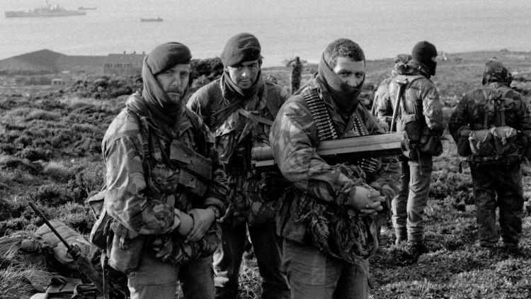 Royal Marines wait to go on patrol from Ajax Bay during the Falklands Conflict in 1982 DATE UNKNOWN CREDIT PA Alamy Stock Photo